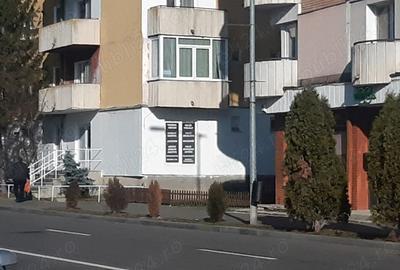 Spațiu comercial, de 60 mp, în Semicentral - 8