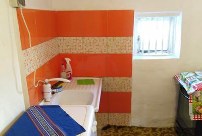 Casă individuală cu 4 camere cu Teren 200 Mp în Km 5 - 1