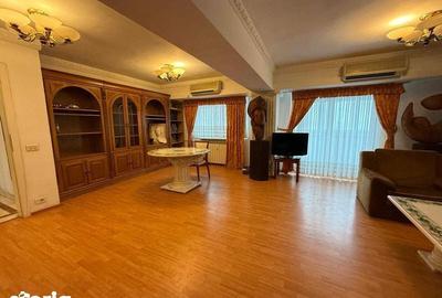 Apartament cu 3 camere decomandat în Titan