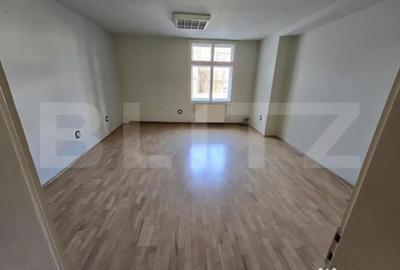 Spațiu comercial, de 223 mp, în Central - 15