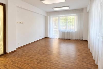 Apartament cu 4 camere decomandat în Primăverii