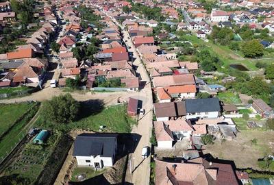 Teren de 842 mp, în Est - 2