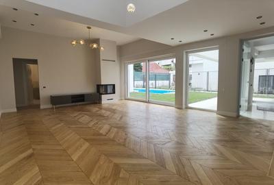 Duplex cu 5 camere cu Canalizare în Iancu Nicolae