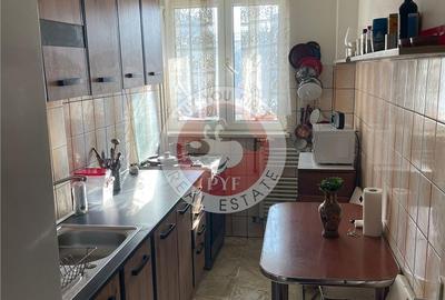 Apartament cu 3 camere semidecomandat în Dorobanți
