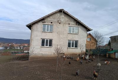 Casă cu 4 camere în Luncani - 2