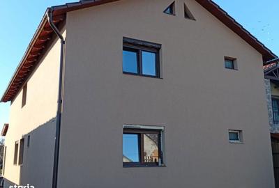 Casă cu 4 camere în Central - 2