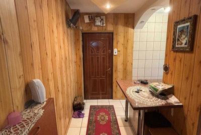 Apartament cu 3 camere semidecomandat în Craiovița Nouă - 2