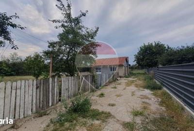 Casă cu 5 camere cu Teren 2790 Mp în Dumbrăveni