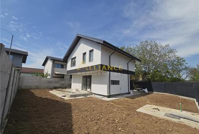 Casă cu 3 camere cu Teren 280 Mp în Berceni - 1