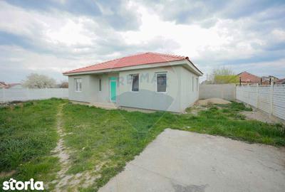 Casă cu 3 camere cu Teren 455 Mp în Sânmartin