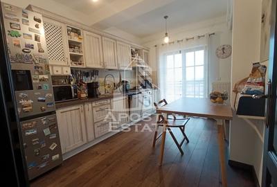 Apartament cu 3 camere decomandat, mobilat în Ronaț