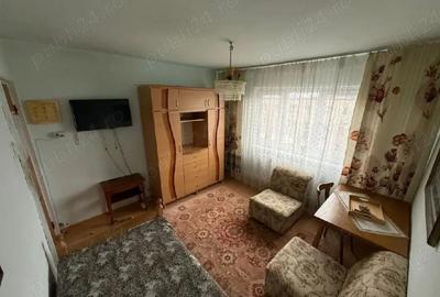 Apartament cu 3 camere decomandat în Petros - 1