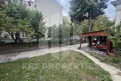 Piata Romana, mansarda boema, finisaje in linii simple si elegante - 15