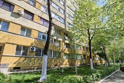 Apartament cu 3 camere semidecomandat în Obor