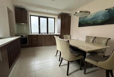 Casă cu Teren 188 Mp în Central - 2