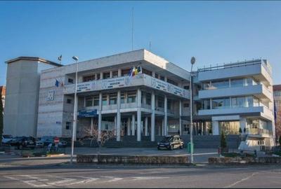 Apartament cu 4 camere decomandat în Central - 1