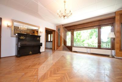 Apartament cu 4 camere decomandat, mobilat în Calea Victoriei