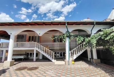 Casă cu 8 camere cu Teren 2235 Mp în Central - 5