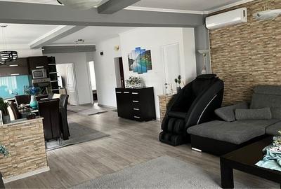 Apartament cu 3 camere decomandat în Central - 1