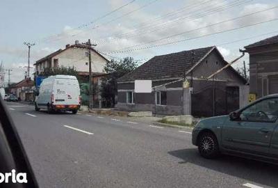 Casă cu 4 camere cu Teren 1400 Mp în Central