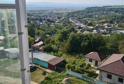 Apartament cu 3 camere decomandat în Buhuși - 1