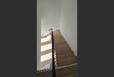 Apartament cu scară interioară - 2 Locuri de Parcare - 8