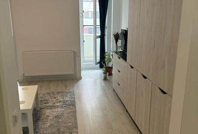 Garsonieră decomandată în Roșu