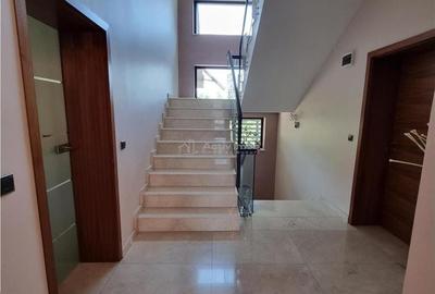 Casă cu 6 camere cu Teren 1659 Mp în Central - 6