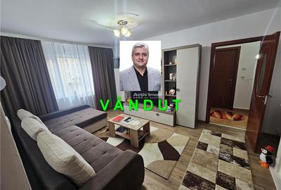 Apartament cu 3 camere semidecomandat, mobilat în Micro III - 34