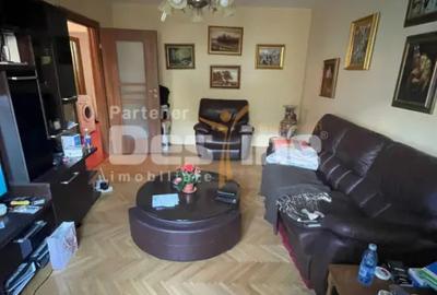 Apartament cu 3 camere decomandat, mobilat în Valea Ialomiței
