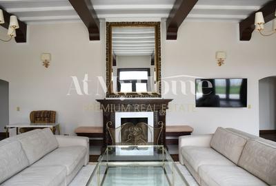 Vila unica pe malul Lacului Snagov, piscina si garaj ambarcatiuni, teren 1750 mp - 1