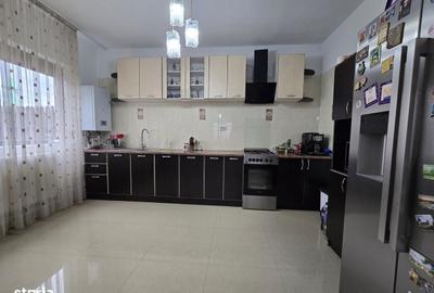 Casă cu 4 camere în Sintești - 15