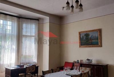 Casă cu 8 camere cu Teren 400 Mp în Central