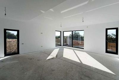 Casă cu 3 camere decomandat în Valu lui Traian - 2