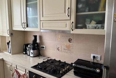 Apartament cu 3 camere decomandat în Tractorul - 5