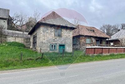 Casă individuală cu 2 camere cu Canalizare în Bârsana - 4