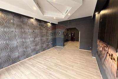 Spațiu comercial, de 45 mp, în Central - 3