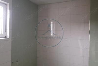 Casă cu 4 camere cu Teren 2200 Mp în Central