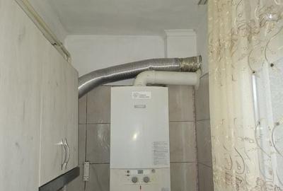 Apartament 3 camere,etaj 3/3,  renovat,65000 euro neg, Policlinica 2 - 8