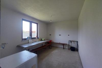PRET REDUS!!! Casa parter cu pod mansardabil in Livada - 5