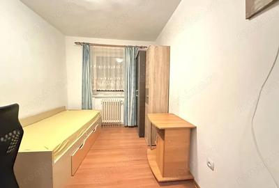 Apartament spatios, 3 camere, etajul 3 - zona Cetatii - 1