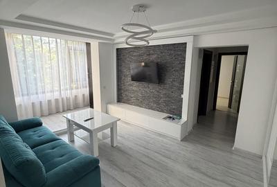 Apartament cu 3 camere semidecomandat în Calea București - 1