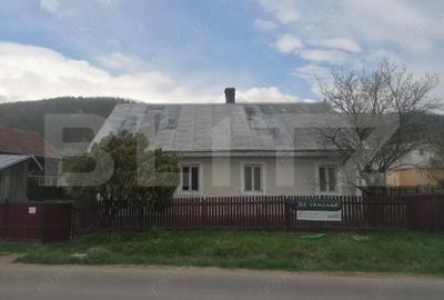 Casă cu 4 camere cu Teren 1800 Mp în Pătrăuți - 2