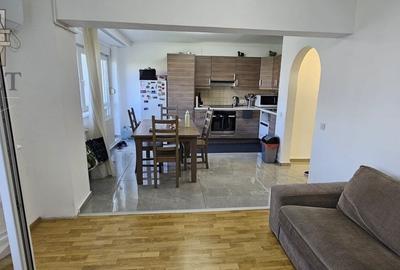 Apartament cu 3 camere decomandat, mobilat în Unirii