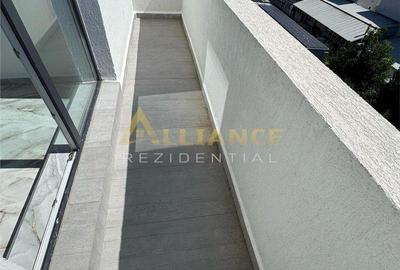 Apartament cu 3 camere în Apărătorii Patriei