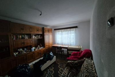 Casă cu 5 camere cu Teren 1000 Mp în Roșu - 3