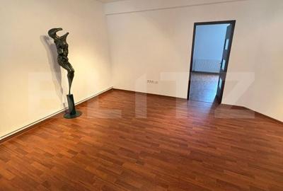 Spațiu comercial, de 89 mp, în Central - 12