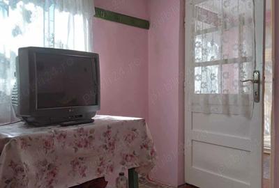 De inchiriat o camera la curte. - 5