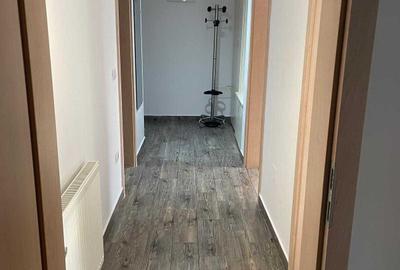 Apartament cu 2 camere decomandat în Tractorul - 3