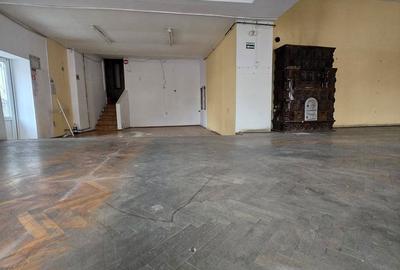 Spațiu comercial, de 120 mp, în Central - 4